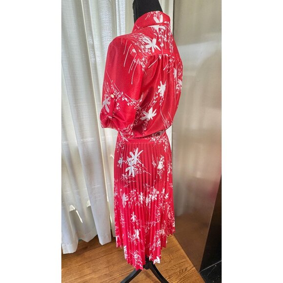 Vintage 80s dress, red, white floral leaves pattern, pleated skirt - Picture 5 of 10